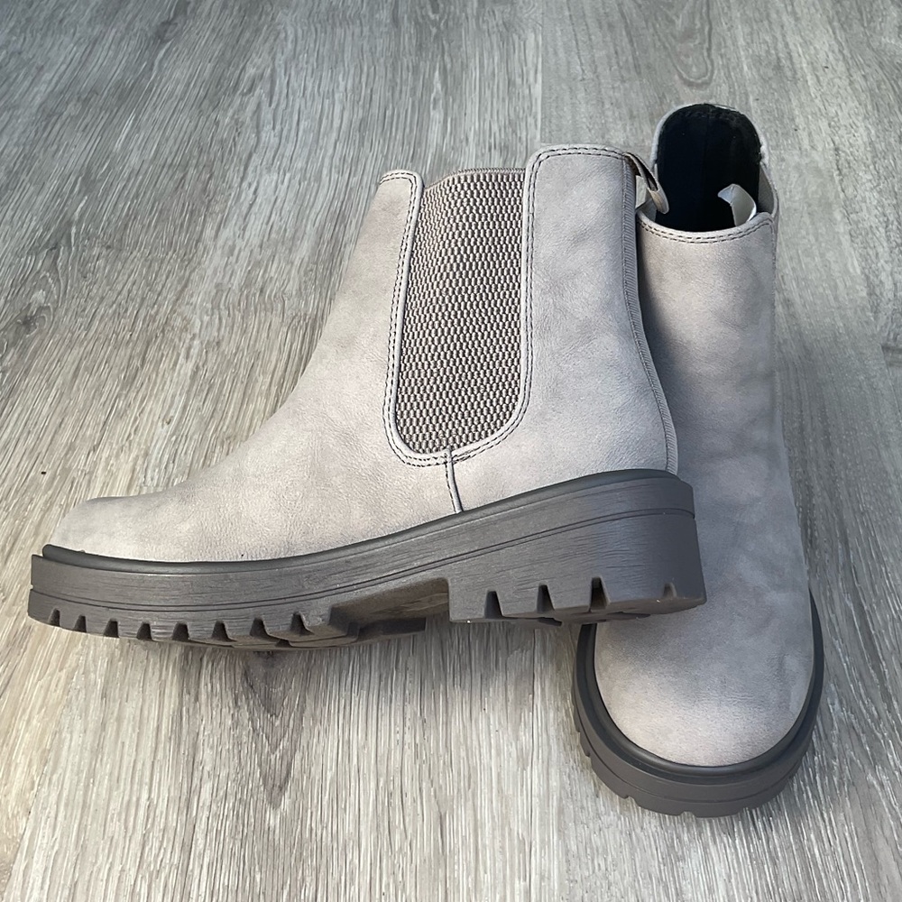 Gray slip on boots Soda brand Pilot style TTS